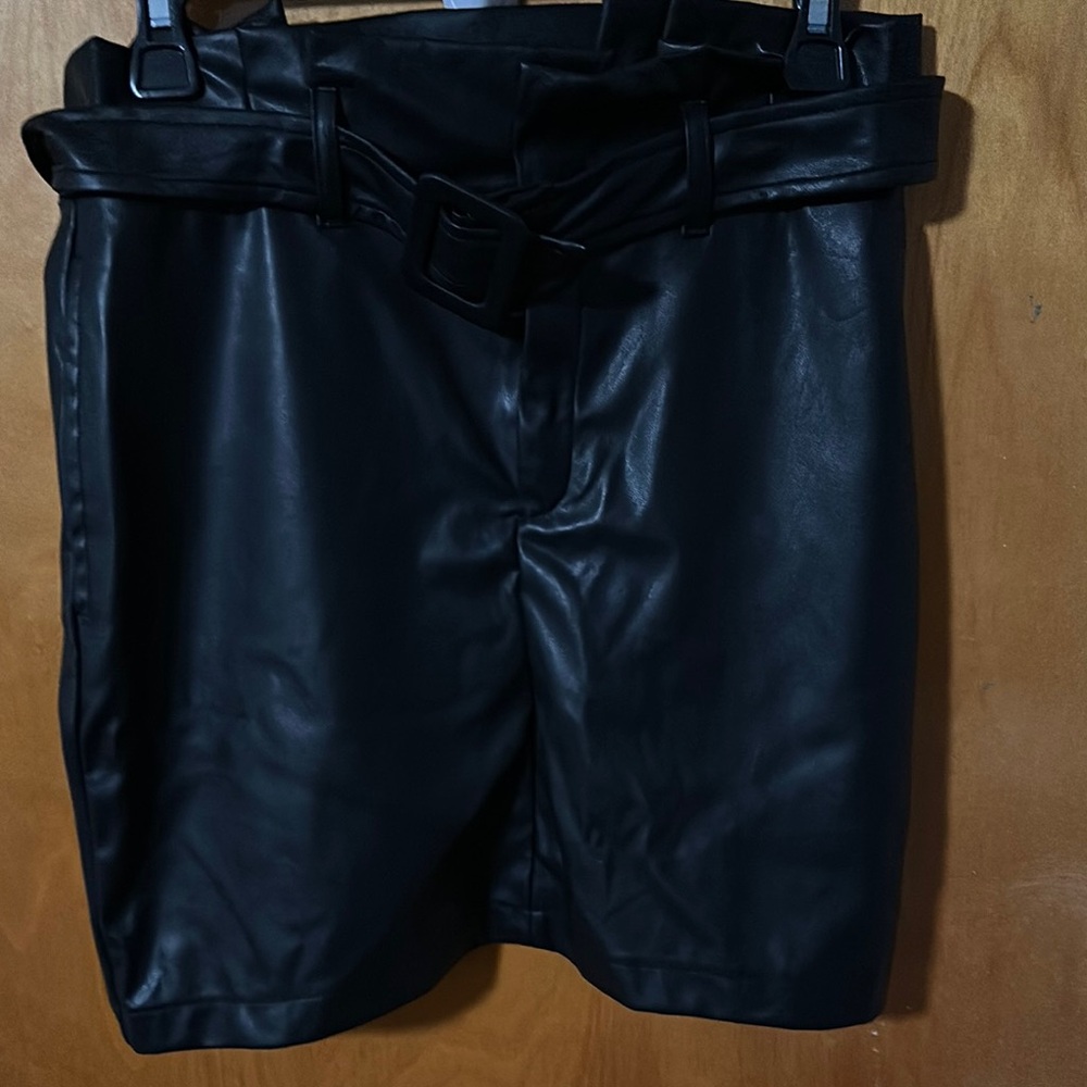 Macy's Black Midi Skirt with Sophisticated Sheen